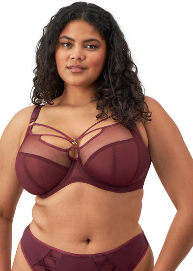 Model in Sachi Cabernet Plunge BH voorzijde