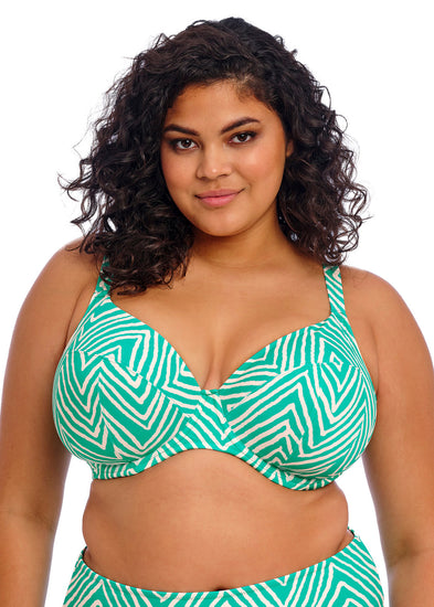 Model in Fiji Falls Plunge Bikini Top Marine Voorzijde