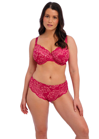 Model in Emmaline Side Support BH Cerise set voorzijde