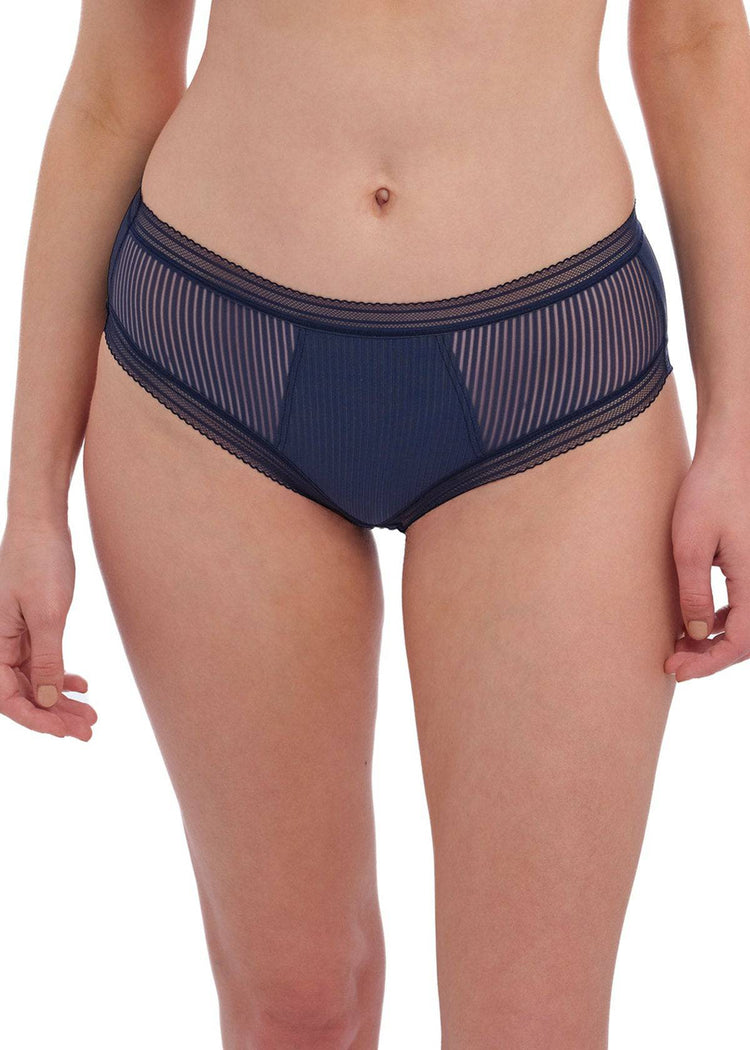 Model In Fantasie Fusion Broekje Navy Voorzijde