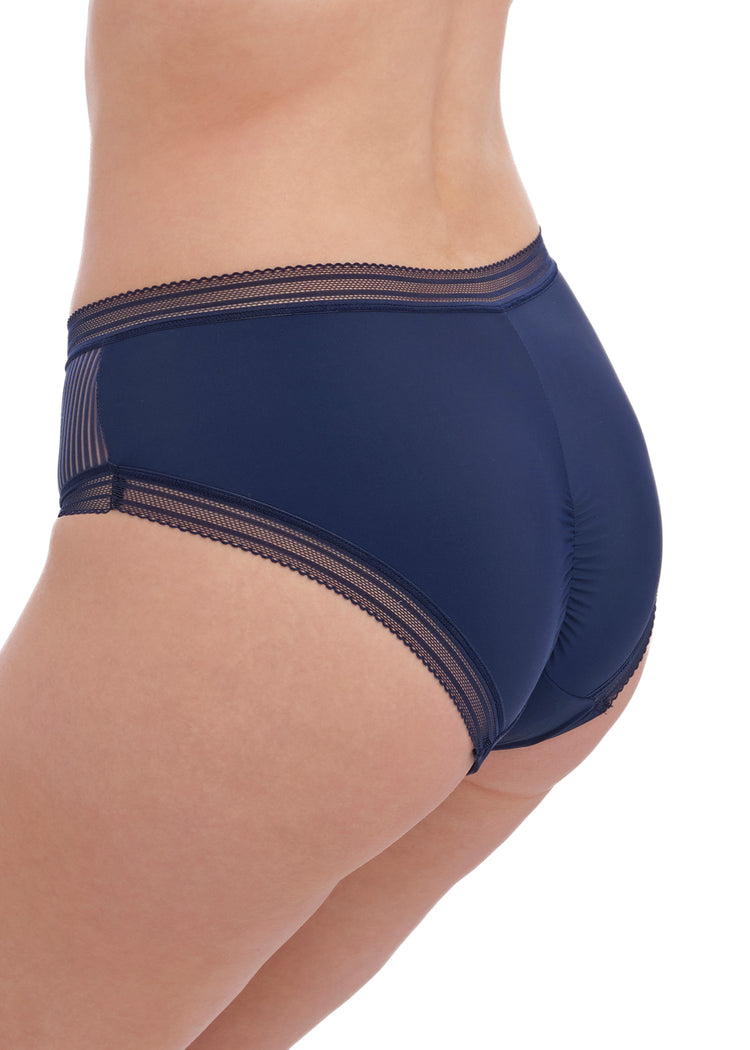 Model In Fantasie Fusion Broekje Navy Achterzijde